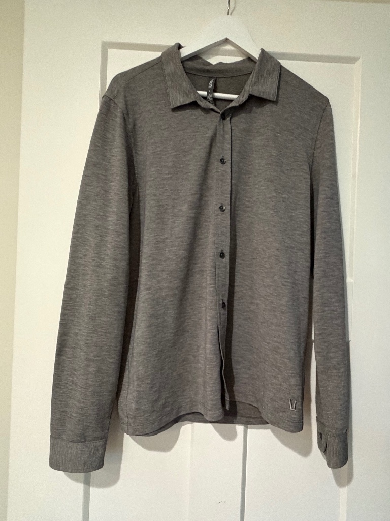 Vuori Shirt Mens Gray Long Sleeve Button Down Shirt Medium M — image 8 of 8